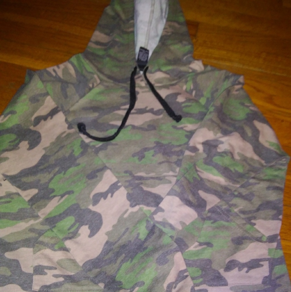 Camo crop top long sleeve
